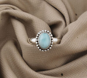 Anillo Solitario Clásico Boho Hecho a Mano con Larimar de Corte Fantasía y Engaste de Bisel en Plata de Ley 925, Certificado por Terceros - Product Image 6