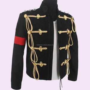 เสื้อแจ็คเก็ตฮุสซาร์สีดำวินเทจสำหรับผู้ชาย ผ้าฝ้าย 100% แต่งขอบสีแดง กระดุมสีเงิน ปกเสื้อตัดกัน แขนยาว ชุดเครื่องแบบพิธีการ - Product Image 5