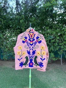 เสื้อแจ็คเก็ตบอมเบอร์สีชมพู ลายดอกไม้ ระบายอากาศได้ดี งานฝีมือสำเร็จรูป สไตล์ชาติพันธุ์ แฟชั่นฤดูหนาว เปิดด้านหน้า สำหรับผู้หญิง - Product Image 5