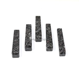 Tour d'obsidienne en acajou pour la mise à la terre et la protection Quartz d'amour poli Point de cristal rouge et noir Guérison et équilibre des chakras - Product Image 2