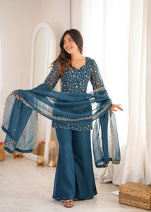 Ensemble Kurta en soie élégant et texturé avec broderie Zari ornée de sequins, pantalon Palazzo et dupatta assortis (PY 300) DC - Product Image 5