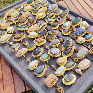 แหวนทองเหลืองประดับอัญมณีธรรมชาติ สำหรับโยคะ เรกิ จิตวิญญาณ และแฟชั่น ราคาไม่แพงจากอินเดีย - Product Image 3