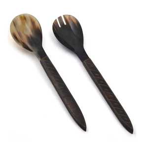 Cuillère à salade ronde artisanale en corne de buffle, écologique, noire, accessoire de table, cadeau de mariage - Product Image 1
