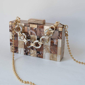 Pochette de luxe pour femme Aaliyan Impex, sac à main long en résine artisanale avec fermeture éclair et doublure en acrylique par MULTI CRAFT - Product Image 3