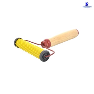 Rouleau de réflexologie K Star en bois doux et délicat avec poignée pour soulager la douleur et améliorer la circulation sanguine - Product Image 1