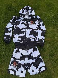 Conjuntos Deportivos de Camuflaje Personalizados para Hombre, Sudadera con Capucha y Pantalones Cortos de Alta Calidad 100% Poliéster, Conjuntos Deportivos de Nailon con Estampado Sublimado para Hombre - Product Image 1