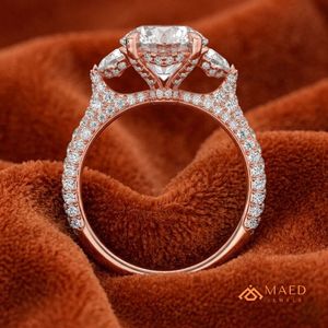 แหวนสามหินทรงกลมสีโรสโกลด์สำหรับผู้หญิงสไตล์หมั้นที่หรูหราของขวัญเครื่องประดับที่เปล่งประกาย - Product Image 4