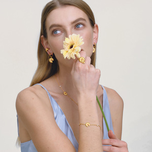 Wholesale Classic <b>Adjustable</b> 18K Gold Plated Stainless Steel Daisy <b>Ring</b> with ZIRCON for Women Open Index Finger <b>Ring</b> - Product Image 4