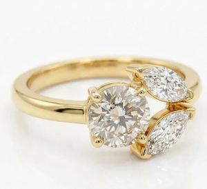 Anillo de Diamantes Naturales Moderno y Lujoso en Oro para Novias, Colecciones de Joyería Nupcial de Fabricante Indio al Mejor Precio - Product Image 2