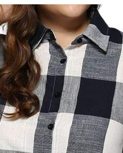 Robe chemise longue à carreaux noirs et blancs personnalisée pour femme, boutonnée, décontractée, style tunique oversize avec poches, pour l'automne et l'hiver - Product Image 4