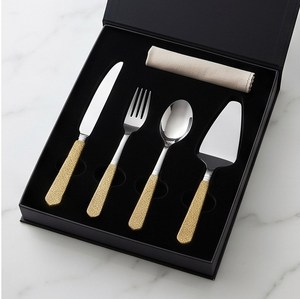 Ensemble de couverts minimalistes modernes avec poignées texturées dorées, acier inoxydable poli miroir, passe au lave-vaisselle, vaisselle de mariage - Product Image 6