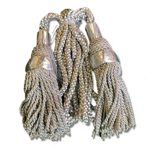 Aiguillette Ceremonial Personalizada Hecha a Mano, Plateada Metálica, de Nylon Trenzado, Resistente a Químicos, de Alta Tenacidad, para Uso en Prendas - Product Image 1
