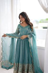 Vestido Largo Fendy con Bordado de Seda, Cordoncillo y Lentejuelas, con Pantalón y Dupatta con Borde de Encaje, Sin Arrugas, para Fiestas - Product Image 1