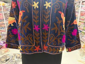 Chaqueta de terciopelo floral bordada a mano para mujer, manga larga, cierre de cremallera, estilo étnico de otoño, regalo para ella - Product Image 5