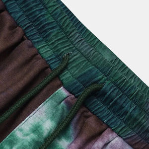 ราคาขายส่ง กางเกงขาสั้นผู้ชายสำหรับใส่ลำลองและออกกำลังกายกลางแจ้ง ลายมัดย้อม รับสกรีนโลโก้ น้ำหนักเบา ผลิตจากผ้าฝ้าย 100% - Product Image 4