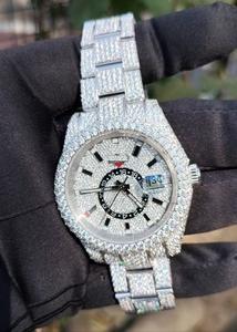 นาฬิกาฮิปฮอปแบบเหรียญรุ่นลิมิเต็ดอิดิชั่น ประดับเพชรหรูหรา ดีไซน์กลไก พร้อมหน้าปัดสีเงินและสายแบบ Pave ประดับเพชรเต็มเส้น - Product Image 3
