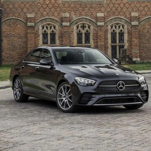 Mercedes Classe E Voiture de Luxe Design Élégant Intérieur Luxueux Performances Fiables Stabilité Routière Optimale Vente Flash Maintenant - Product Image 4