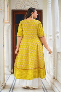 Vente en gros de Kurti Anarkali en coton Lurex pour femmes, couleur moutarde, taille plus, imprimé floral, col rond, manches courtes, qualité supérieure - Product Image 2