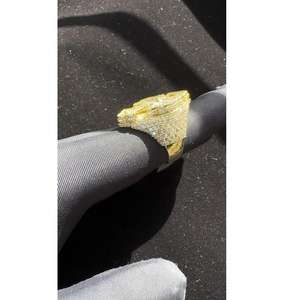 Anillo de lujo para hombre con cruz de diamantes en plata de ley 925, con piedras baguette, de larga duración y calidad, para boda o regalo. - Product Image 1