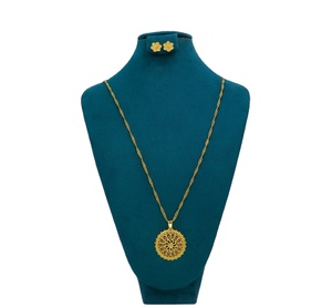 Ensemble de pendentifs en alliage plaqué or avec boucles d'oreilles assorties en chaîne de haute qualité avec chaîne et boucles d'oreilles assorties - Product Image 6