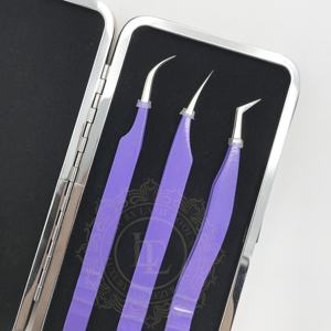 Pinzas de extensión de pestañas de acero inoxidable hechas a mano, revestimiento de polvo púrpura oscuro con logotipo personalizado, Punta puntiaguda plateada - Product Image 1