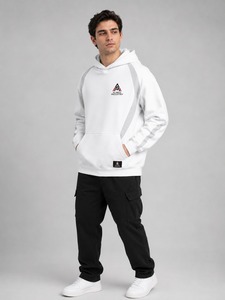 Sweat-shirt à capuche pour homme, conçu avec des matériaux de haute qualité pour un confort supérieur, une durabilité et des performances optimales au quotidien. - Product Image 4