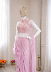 ชุดเดรสผ้าไหมเครปพรีเมียมปักลายอินเดีย/ปากีสถานประดับลูกปัดสีชมพู ยาวคลุมพื้น แบบสองชิ้น พร้อมผ้าคลุมไหล่ สำหรับงานแต่งงาน งานเลี้ยง และงานพิธีการ - Product Image 3