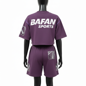 Conjunto de Top Corto y Pantalones Cortos para Mujer, Algodón Premium GSM, Panel de PVC Morado, Impresión de Pantalla con Logotipo Personalizado, 100% Algodón - Product Image 2
