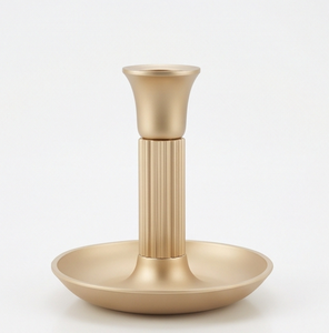 Portavelas Metálico Minimalista con Acabado Dorado, Columna Moderna Acanalada con Plato Recolector, Decoración Nórdica para el Hogar - Product Image 4