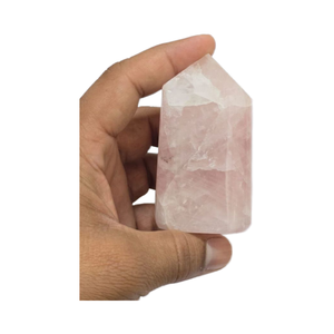 คริสตัลโรสควอตซ์ธรรมชาติแบบขายส่ง ปลายแหลมทรงเพชร สไตล์วินเทจและโมเดิร์น สำหรับเสริมฮวงจุ้ย หินดิบเพื่อการบำบัด เป็นมิตรกับสิ่งแวดล้อม แท่งหินเสริมความรัก - Product Image 1