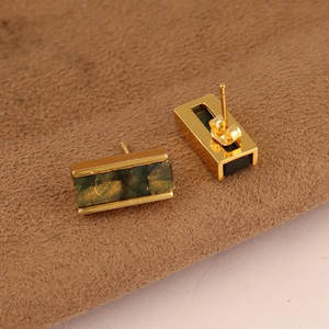 Boucles d'oreilles minimalistes en alliage métallique avec barre en labradorite – Incrustation rectangulaire de pierre précieuse sertie clos – Bijoux délicats pour usage quotidien - Product Image 3