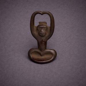 Cast Iron Ship Wheel Bottle Opener Vintage Nautical Design Strong Grip Durable Finish Perfect for Home Bar and Coastal Decor - Product Image 6