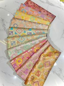 Tissu en Soie Brocart de Qualité Supérieure en Gros, Largeur 42-44 Pouces, Idéal pour les Saris, Vêtements, Décoration Intérieure et Accessoires - Product Image 3