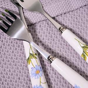 Ensemble de 6 petites fourchettes en métal avec manche en céramique, motif marguerites, en acier inoxydable, pour usage en restaurant, fruits, desserts, décoration d'Halloween - Product Image 1