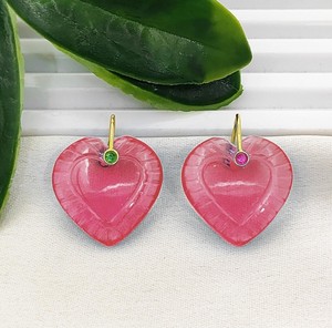 Colgante de Corazón Tallado en Turmalina Rosa de 20mm - Proveedor de Joyería con Dijes de Corazón Chapados en Oro - Product Image 1