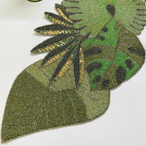 Camino de Mesa de Tela Oriental Hecho a Mano, Forma Irregular, Diseño Floral Verde Azulado, Estilo Lujoso, Ecológico, Duradero, Alfombrillas de 5 mm de Grosor - Product Image 1