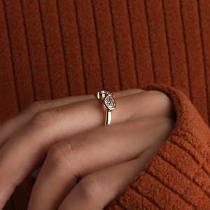 Anillo apilable de diamantes cultivados en laboratorio con corte ovalado para mujer, oro macizo de 14 quilates, regalo de compromiso moderno y sorpresa para novias - Product Image 5