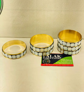 Brazaletes de Concha de Mar Chapados en Oro Ecológicos de Primera Calidad, Joyería Moderna y Elegante para Mujer, Ideal para Fiestas y Bodas - Product Image 1