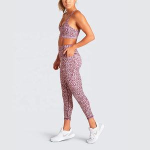 Ensemble de yoga personnalisé pour femme avec logo sur mesure – Short taille mi-haute respirant en Spandex/Polyester avec cordon de serrage, soutien-gorge et leggings - Product Image 2