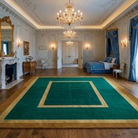 Klassischer Smaragdgrüner Teppich mit Rand, Minimalistischer Rechteckiger Woll-Luxusteppich mit Goldenem Rahmen, Getufteter Teppich für Bürodekoration, Weicher Haustierfreundlicher Teppich