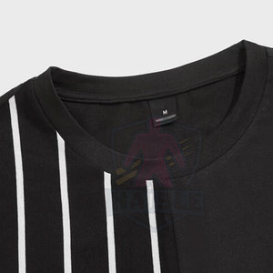 ชุดเสื้อยืดและกางเกงขาสั้นลำลองสไตล์สตรีทแวร์สำหรับผู้ชาย - ผ้าเนื้อเดียวกัน เอวยางยืด เป็นมิตรต่อสิ่งแวดล้อม ระบายอากาศได้ดี ผลิตจากโพลีเอสเตอร์/คอตตอน รับสกรีนโลโก้ ขั้นต่ำในการสั่งซื้อน้อย - Product Image 3