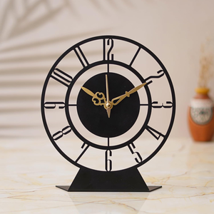 Reloj de Mesa Moderno de Metal Negro con Esfera de Esqueleto, Manecillas Doradas y Diseño de Números Romanos, Reloj Decorativo Independiente para Hogar u Oficina - Product Image 1