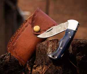 มีดพับเหล็กดามัสกัสเกรดอุตสาหกรรม ทำด้วยมือ ด้ามไม้ปักก้า ปลายมีดทรงหยดน้ำ พร้อมบอสเทอร์เหล็ก สำหรับพกพา ล่าสัตว์ และกิจกรรมกลางแจ้ง - Product Image 4