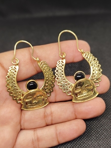 Pendientes de gancho chapados en oro con piedra preciosa de ónix negro tallada en perla para mujer - Product Image 5