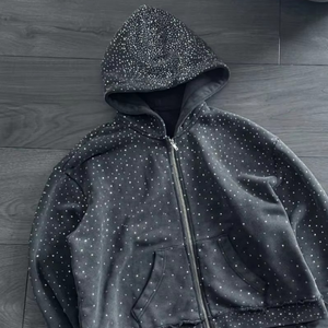 Sweat-shirt à capuche surdimensionné élégant orné de strass pour hommes et femmes, sweat-shirt à capuche graphique de qualité supérieure avec des détails scintillants - Product Image 1