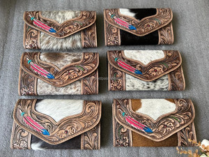 Pochette usinée occidentale faite à la main Style Vintage Design Antique cheveux de vachette sur portefeuille en fourrure avec fentes pour cartes de crédit - Product Image 4