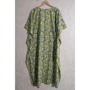 Robe longue bohème en coton bio faite à la main avec imprimé floral indien pour femme – Kaftan ample et naturel pour la plage ou l'été - Product Image 4