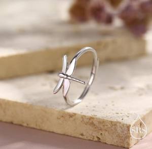 Anillo de Libélula en Plata de Ley, Talla Ajustable, Anillo de Animal, Joyería de Insecto Adorable, Anillo Inspirado en la Naturaleza - Product Image 3