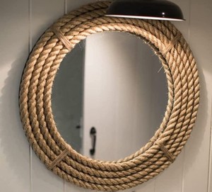 Espejo de Estilo Veneciano Clásico con Elementos de Vidrio Biselado Hechos a Mano y Detalles Decorativos Sofisticados - Product Image 1