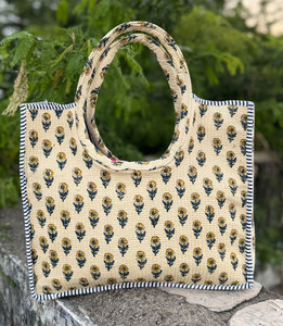Bolso de Mano Redondo Acolchado de Algodón de Diseño, Bolso Tote de Tela Suave para Mujer, Bolso de Hombro Ligero y Moderno - Product Image 2